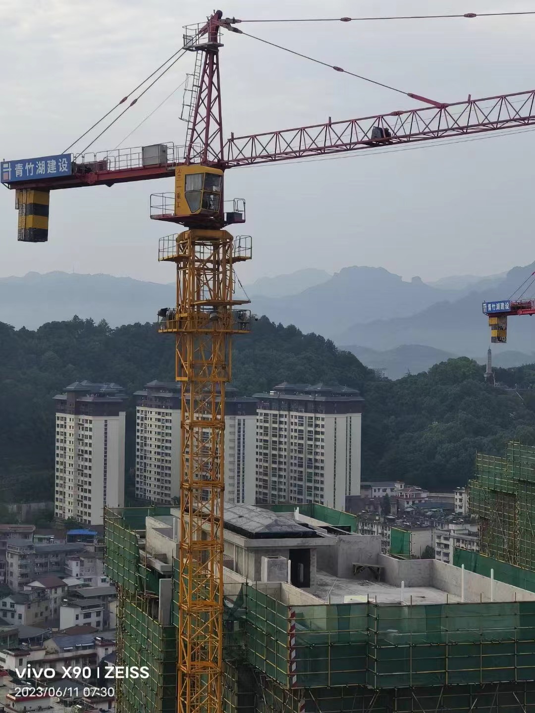 張家界國輝建材有限公司,張家界塔吊租賃,施工電梯租賃,重型吊車(chē)租賃,隨車(chē)吊租賃,辦公車(chē)輛